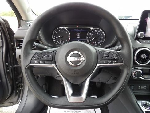 Used 2025 Nissan Sentra SV FWD image 12