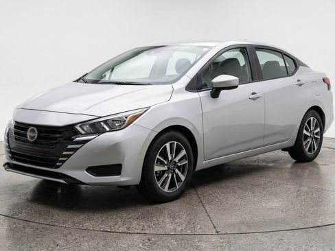 Used 2025 Nissan Versa SV FWD image 3