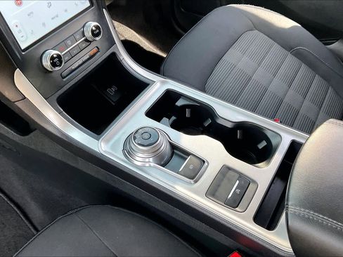 Used 2024 Ford Edge SEL image 18