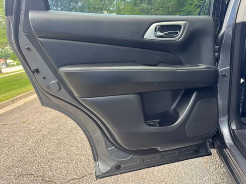 Used 2019 Nissan Pathfinder SV AWD/4WD image 11