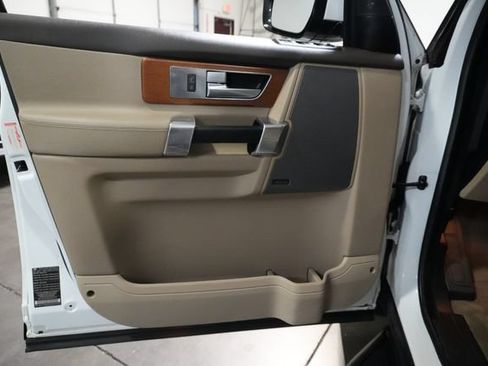 Used 2016 Land Rover LR4 HSE AWD/4WD image 14