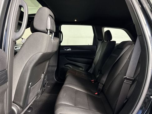 Used 2019 Jeep Grand Cherokee Laredo image 23