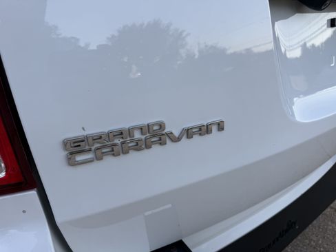 Used 2017 Dodge Grand Caravan SE w/ Power Window Group FWD image 11