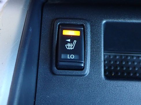 Used 2021 Nissan Titan SV w/ SV Convenience Package image 19