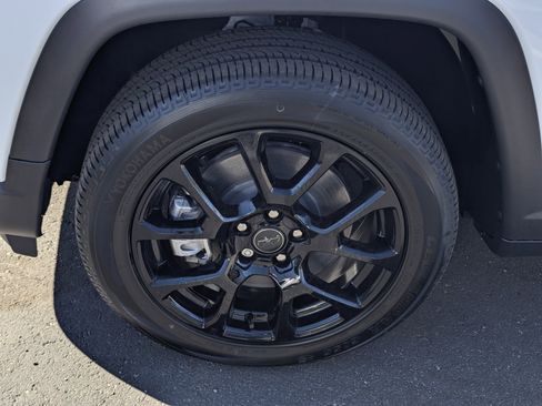 New 2026 Jeep Compass Latitude image 7