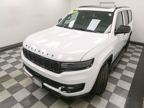 Used 2024 Jeep Wagoneer Series II AWD/4WD image 6