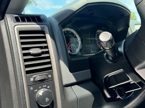 Used 2018 RAM 1500 Express RWD image 13
