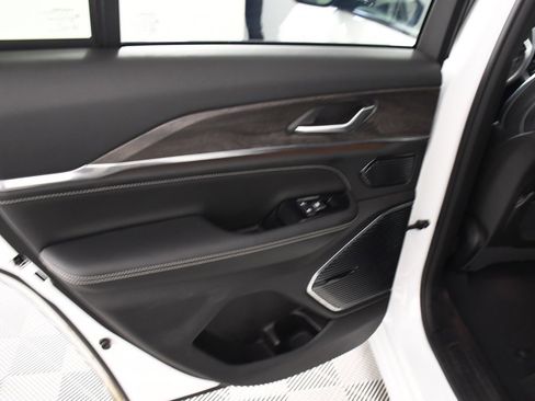 Used 2023 Jeep Grand Cherokee Overland image 25