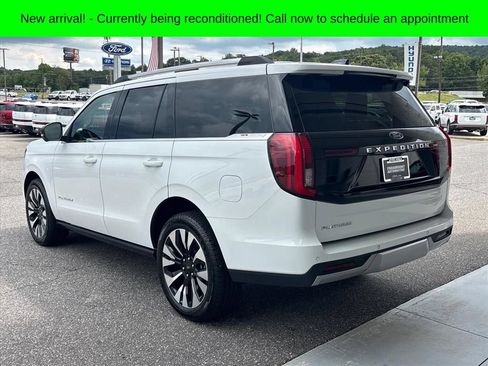 Used 2026 Ford Expedition Platinum w/ Driver's Package AWD/4WD image 2