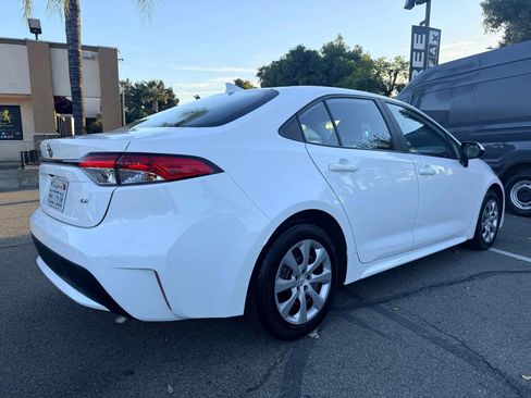 Used 2022 Toyota Corolla LE image 5