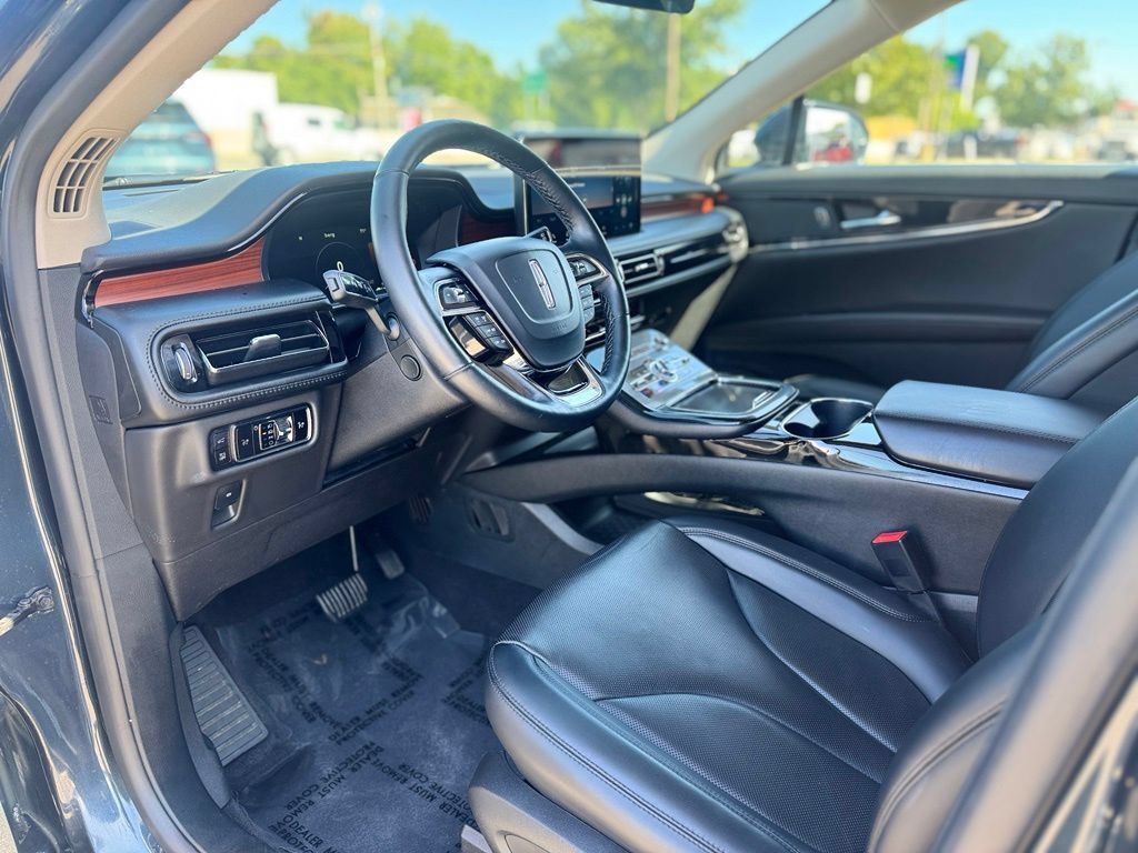 Used 2023 Lincoln Nautilus Reserve AWD/4WD image 15
