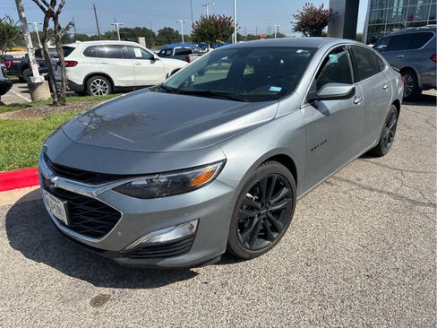 Used 2025 Chevrolet Malibu RS FWD image 2