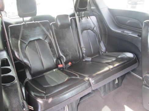 Used 2025 Chrysler Pacifica Select FWD image 14