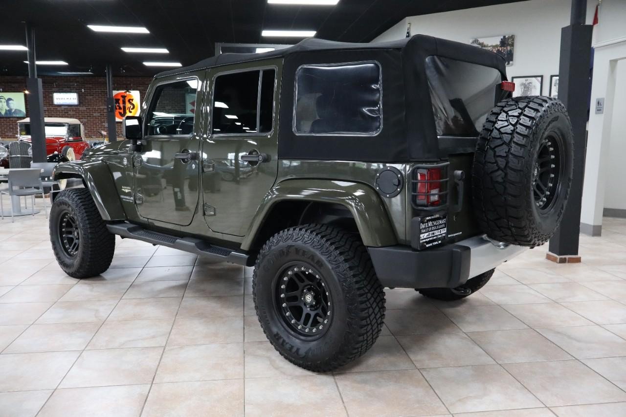 Used 2015 Jeep Wrangler Unlimited Sahara w/ Connectivity Group AWD/4WD image 3