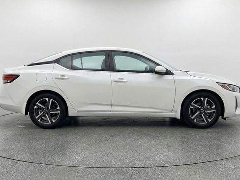 Used 2025 Nissan Sentra SV FWD image 8