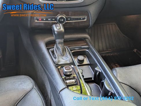 Used 2016 Volvo XC90 T6 Momentum w/ Momentum Plus Package AWD/4WD image 16