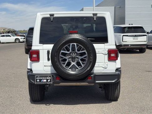 Used 2025 Jeep Wrangler Sahara image 7