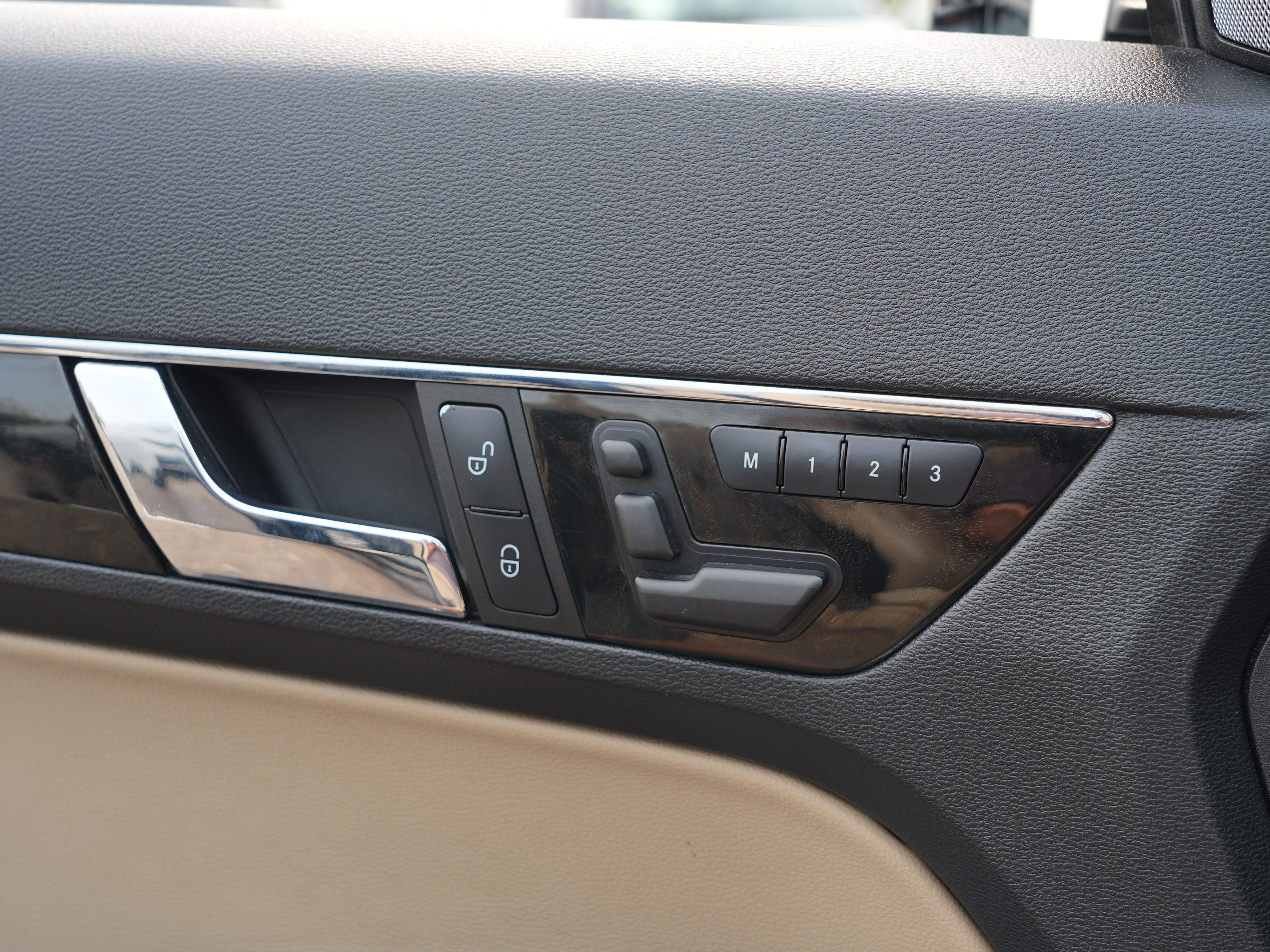 Used 2013 Mercedes-Benz E 550 Cabriolet image 28
