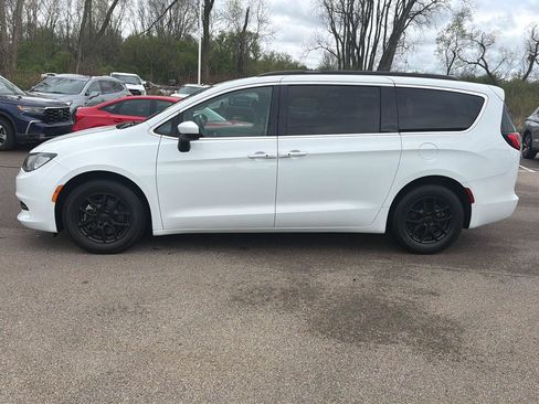 Used 2021 Chrysler Voyager Lxi FWD image 2