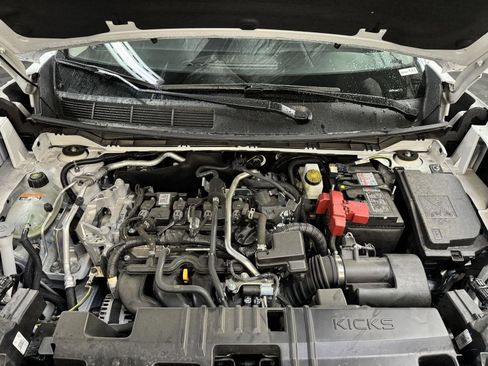 Used 2025 Nissan Kicks SV image 9