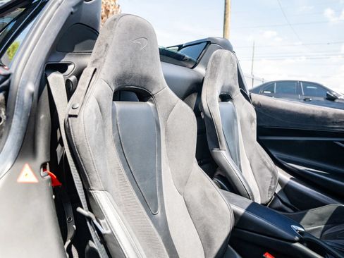 Used 2020 McLaren 720S Spider RWD image 19