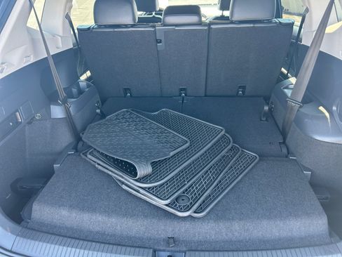 Certified 2022 Volkswagen Tiguan SE FWD image 31