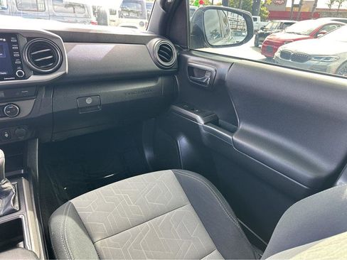 Used 2021 Toyota Tacoma TRD Sport image 18