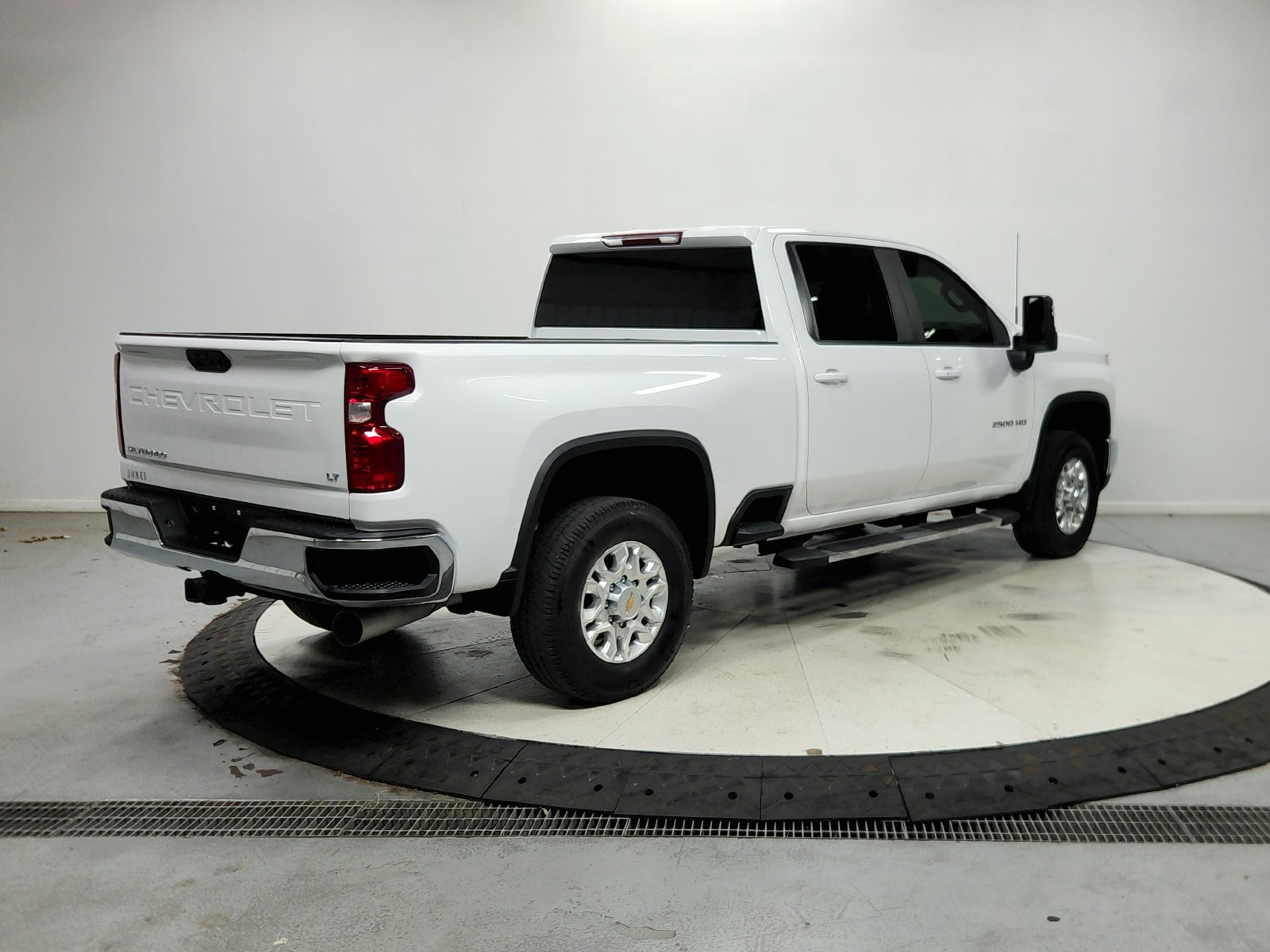 Used 2025 Chevrolet Silverado 2500 LT AWD/4WD image 8