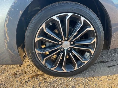 Used 2015 Toyota Corolla S image 9