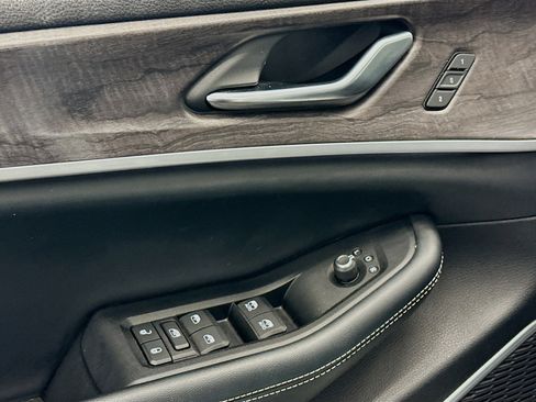 Used 2022 Jeep Grand Cherokee L Limited image 15