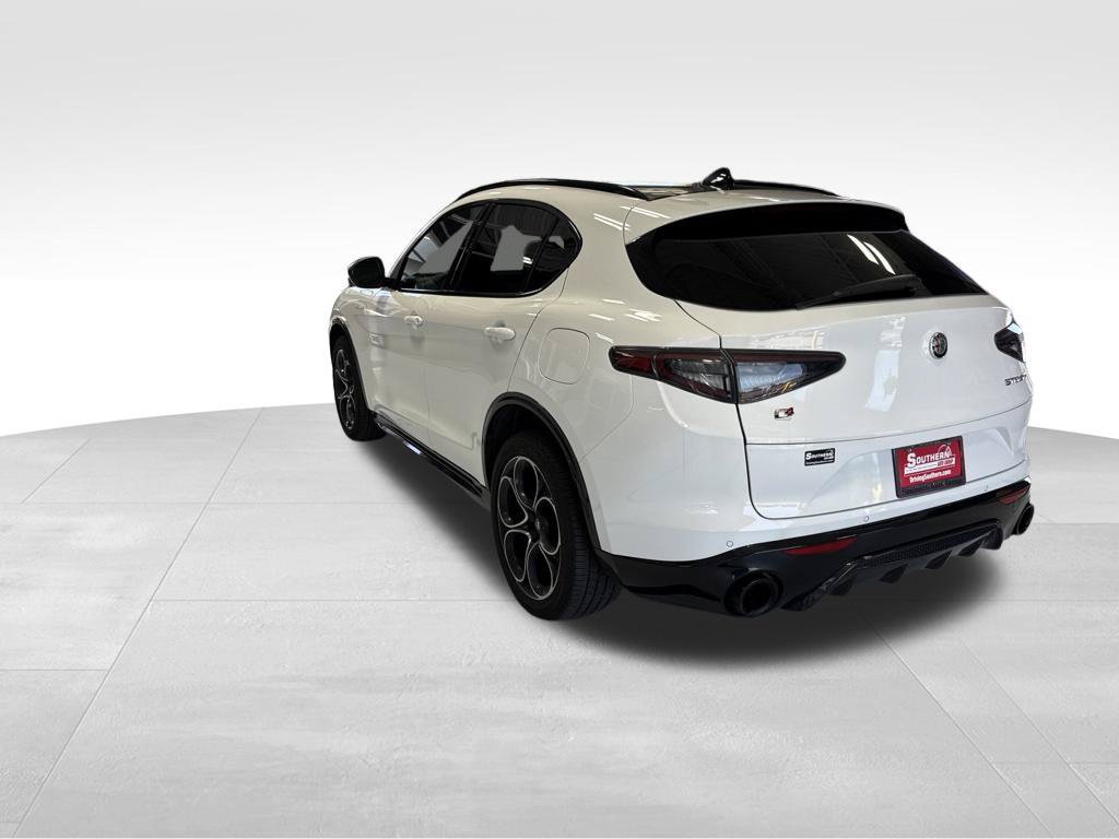 Used 2024 Alfa Romeo Stelvio Veloce AWD/4WD image 5