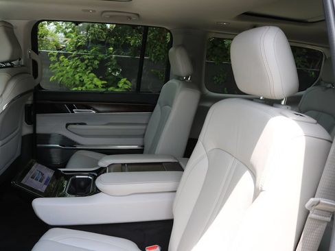 Used 2022 Jeep Grand Wagoneer Series I AWD/4WD image 17