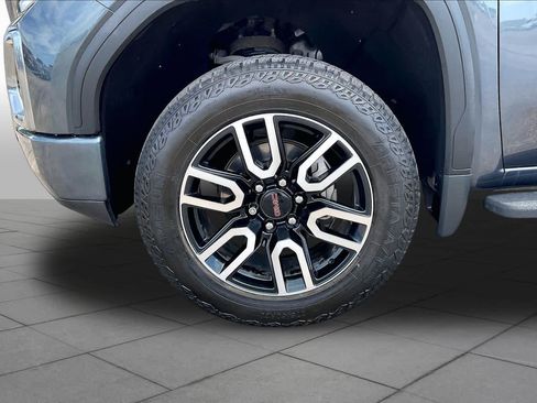 Used 2022 GMC Sierra 1500 AT4 w/ AT4 Premium Package AWD/4WD image 9