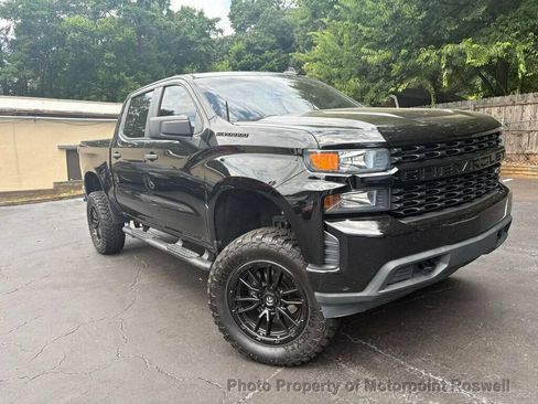 Used 2020 Chevrolet Silverado 1500 Custom w/ Custom Value Package AWD/4WD image 2