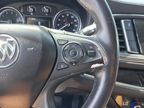 Used 2018 Buick Enclave Essence FWD image 15