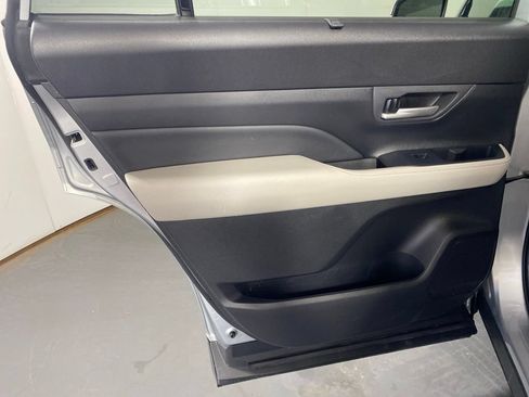 Used 2025 Toyota Grand Highlander FWD image 27