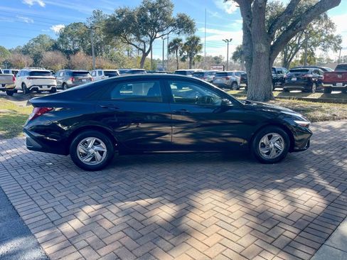 Used 2025 Hyundai Elantra SE image 6