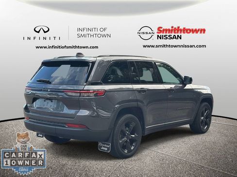 Used 2023 Jeep Grand Cherokee Altitude AWD/4WD image 8