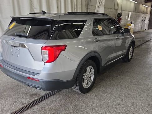 Used 2021 Ford Explorer XLT RWD image 2