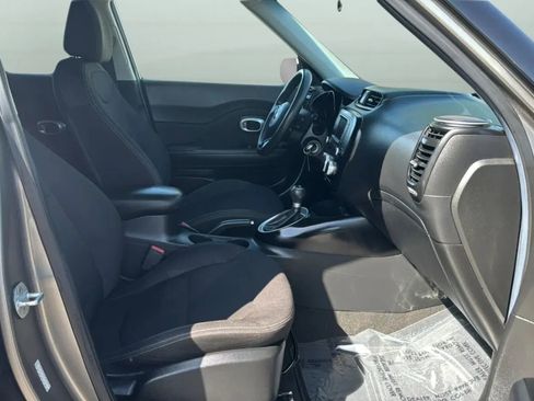 Used 2018 Kia Soul FWD image 24
