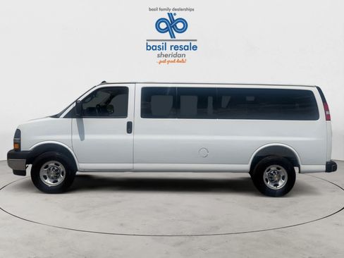Used 2025 Chevrolet Express 3500 LT w/ LT Preferred Equipment Group RWD image 3