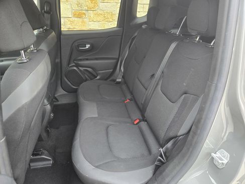 Used 2020 Jeep Renegade Altitude FWD image 7