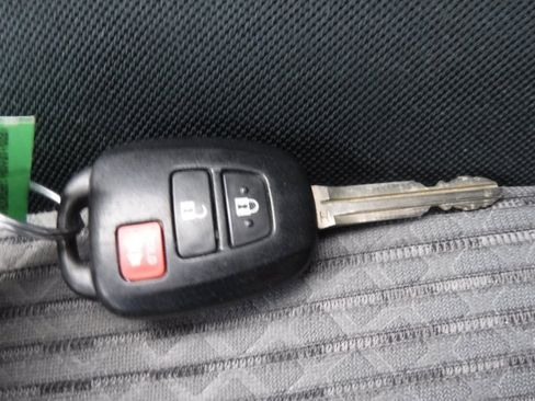 Used 2020 Toyota 4Runner SR5 image 33