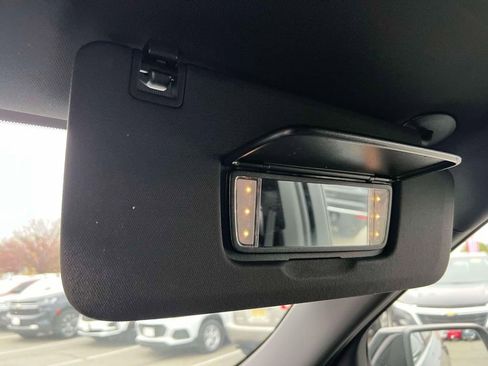 Used 2023 Chevrolet Traverse LT image 32