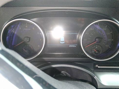 Used 2023 Kia Carnival LX FWD image 16