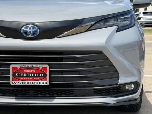 Used 2024 Toyota Sienna XLE Woodland Edition AWD/4WD image 9