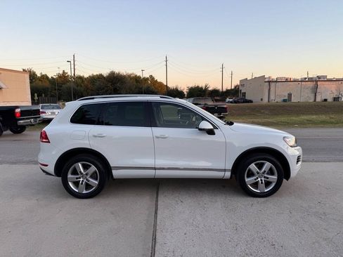 Used 2013 Volkswagen Touareg TDI AWD/4WD image 7