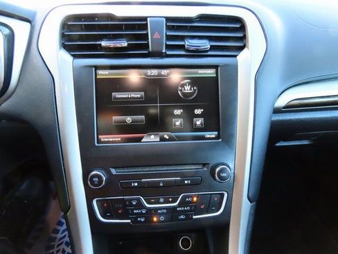 Used 2016 Ford Fusion SE w/ Equipment Group 202A image 23