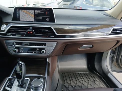 Used 2021 BMW 740i xDrive image 17
