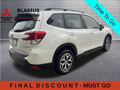 Used 2021 Subaru Forester Premium AWD/4WD image 6